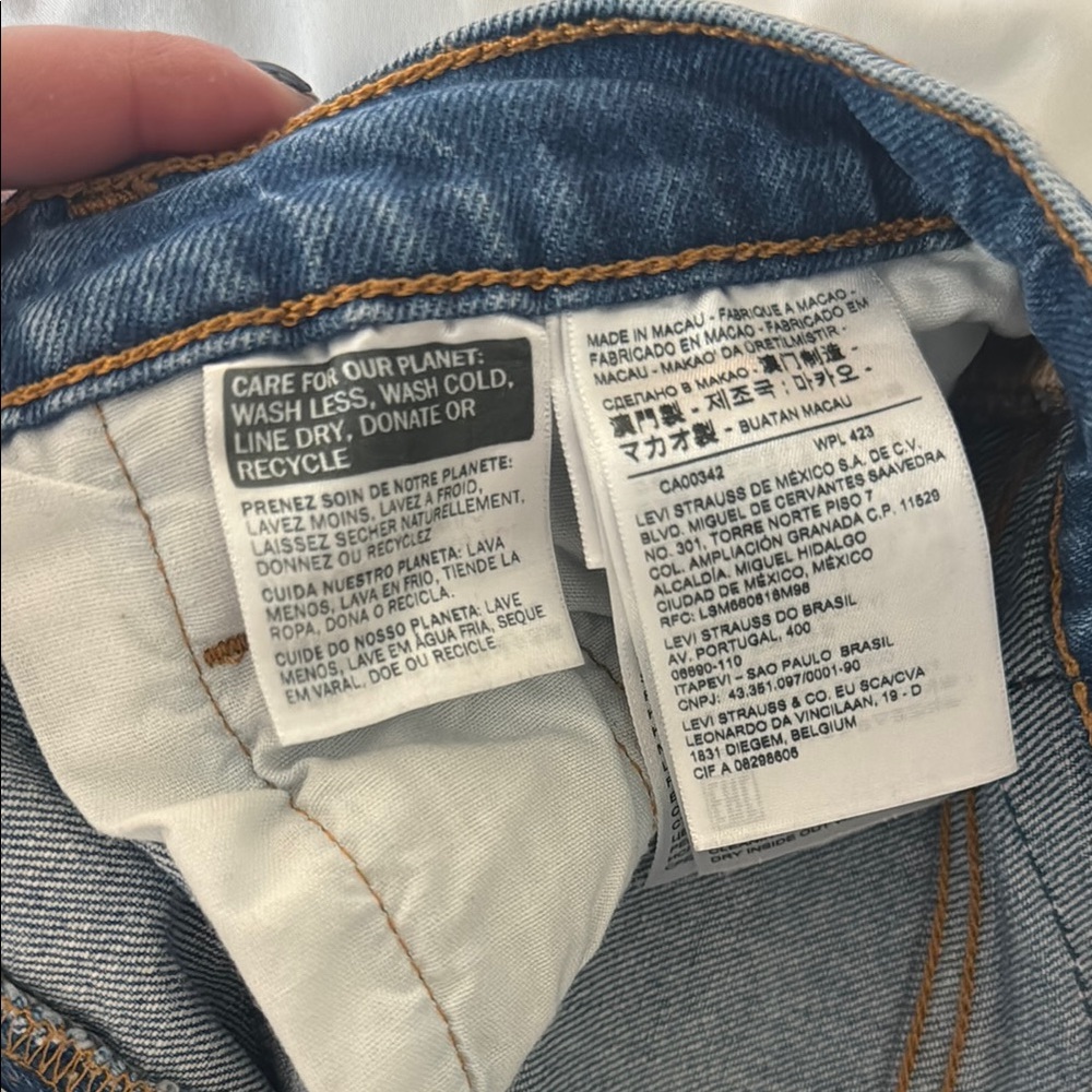 Levi's Classic Blue Denim Shorts - Picture 4 of 7
